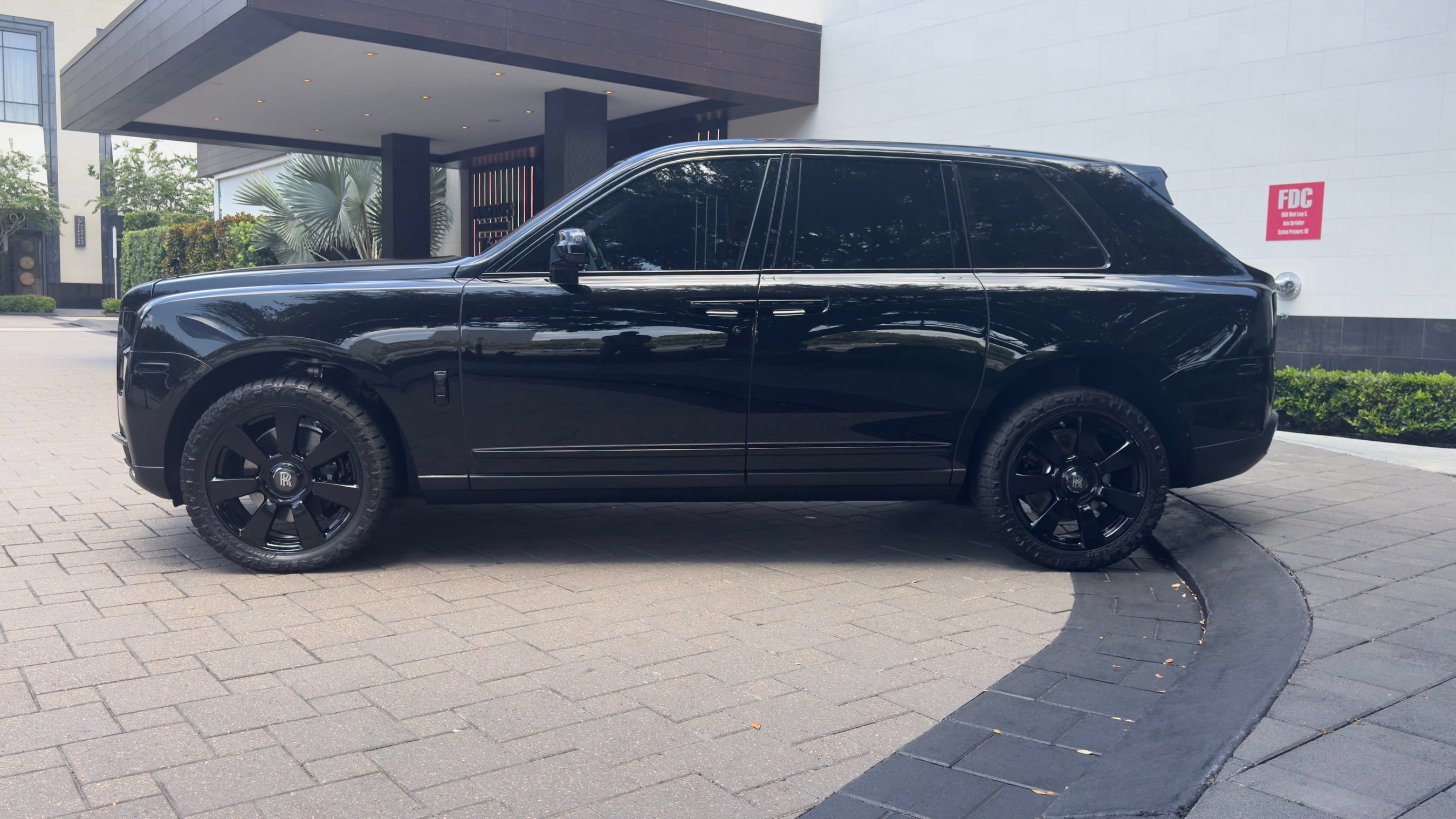 Used 2023 Rolls-Royce Cullinan AWD/4WD image 5