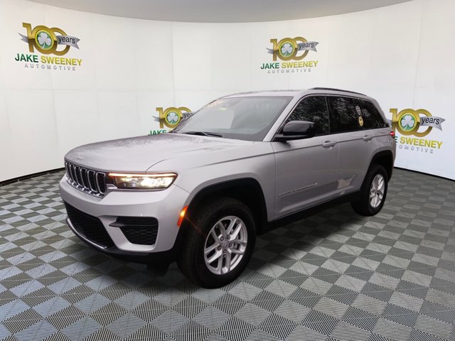 Used 2025 Jeep Grand Cherokee Laredo X w/ Luxury Tech Group I image 4