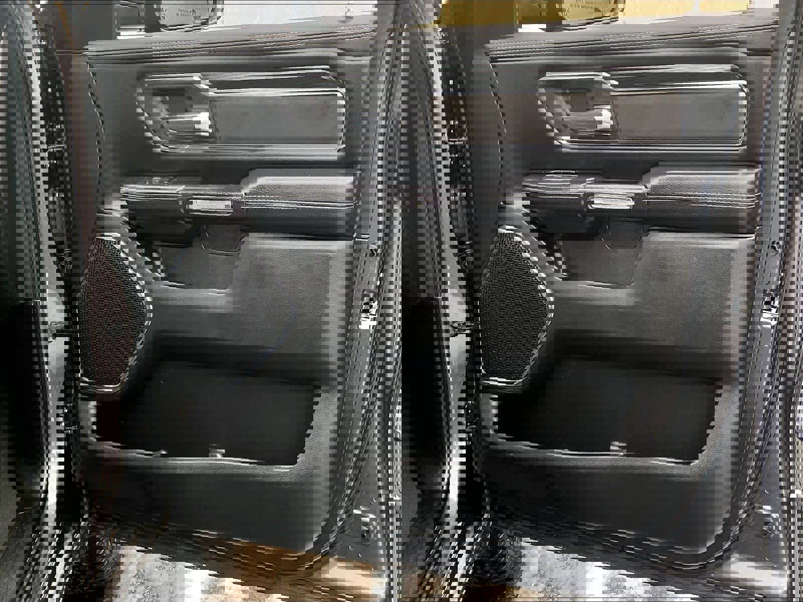 Used 2024 RAM 1500 Laramie image 12