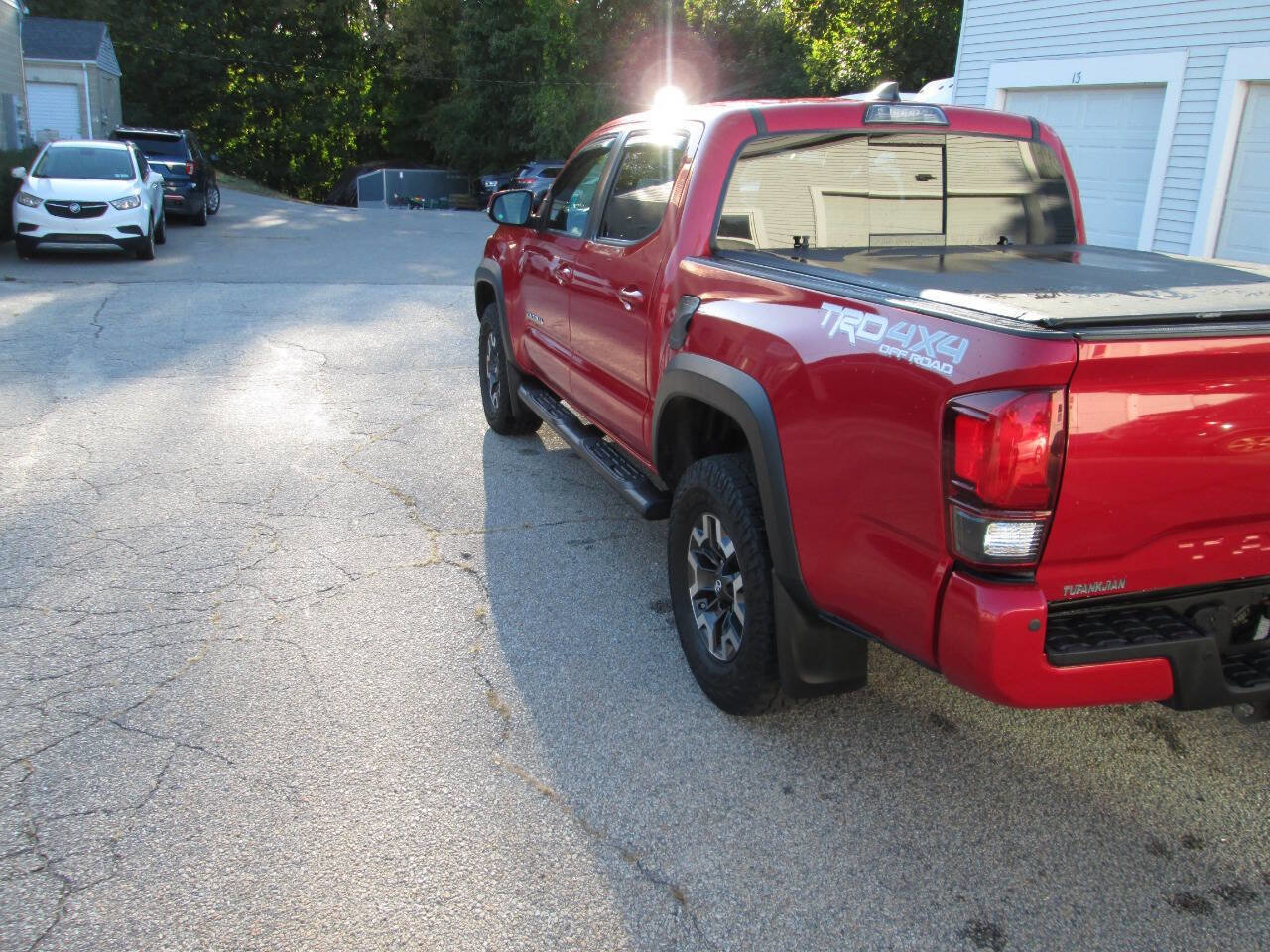 Used 2019 Toyota Tacoma TRD Off-Road image 8