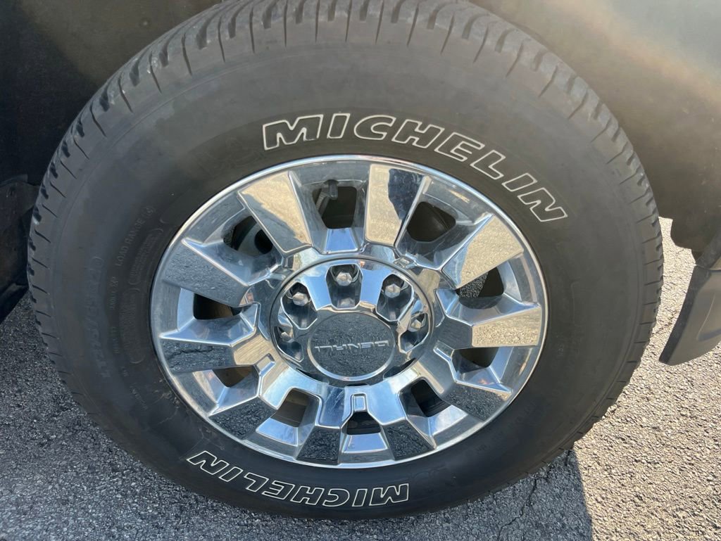 Used 2017 GMC Sierra 2500 Denali w/ Duramax Plus Package AWD/4WD image 4
