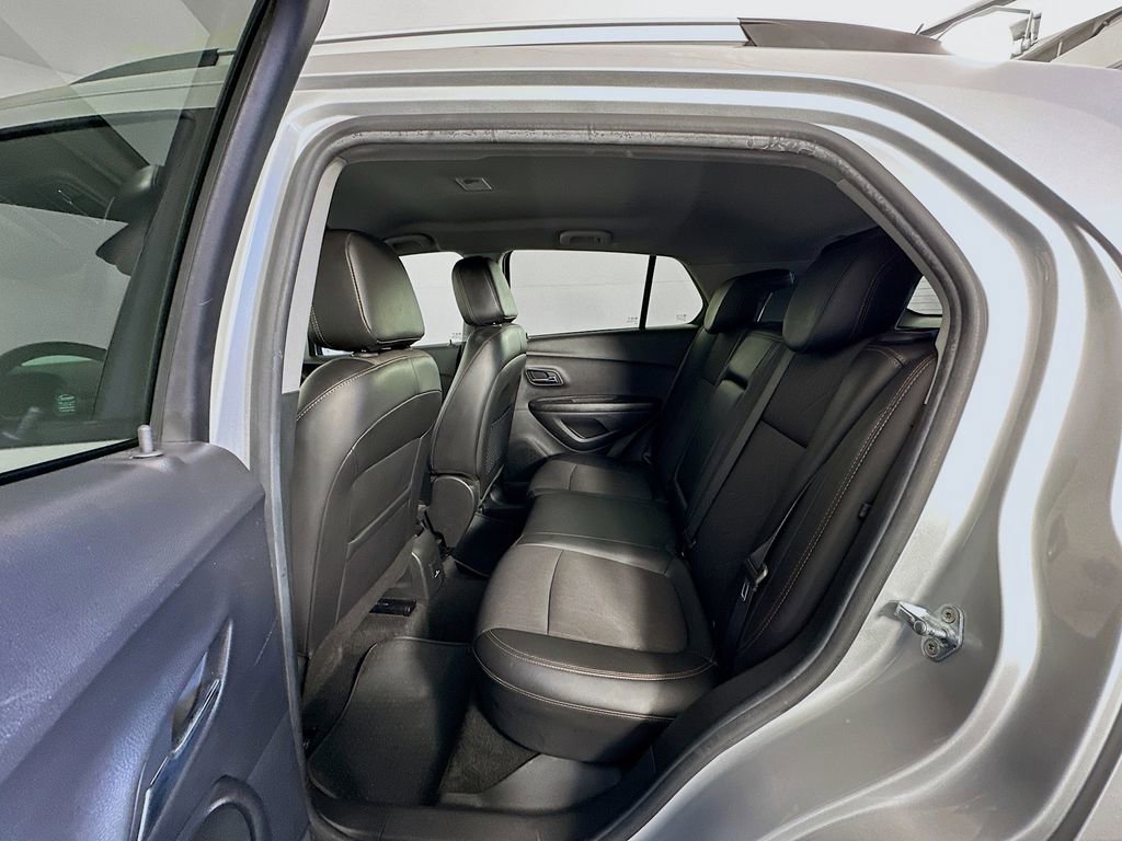Used 2021 Chevrolet Trax LT w/ LT Convenience Package image 23
