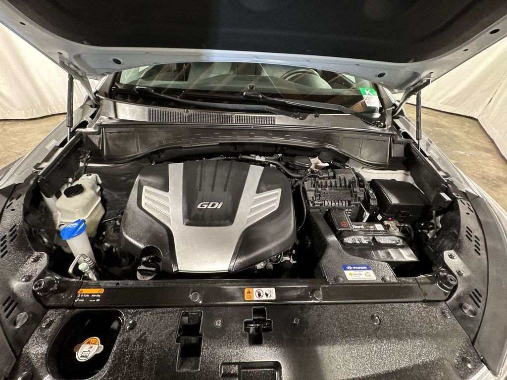 Used 2017 Hyundai Santa Fe SE image 32