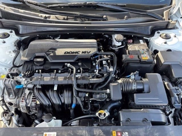 Used 2025 Hyundai Elantra SEL FWD image 39