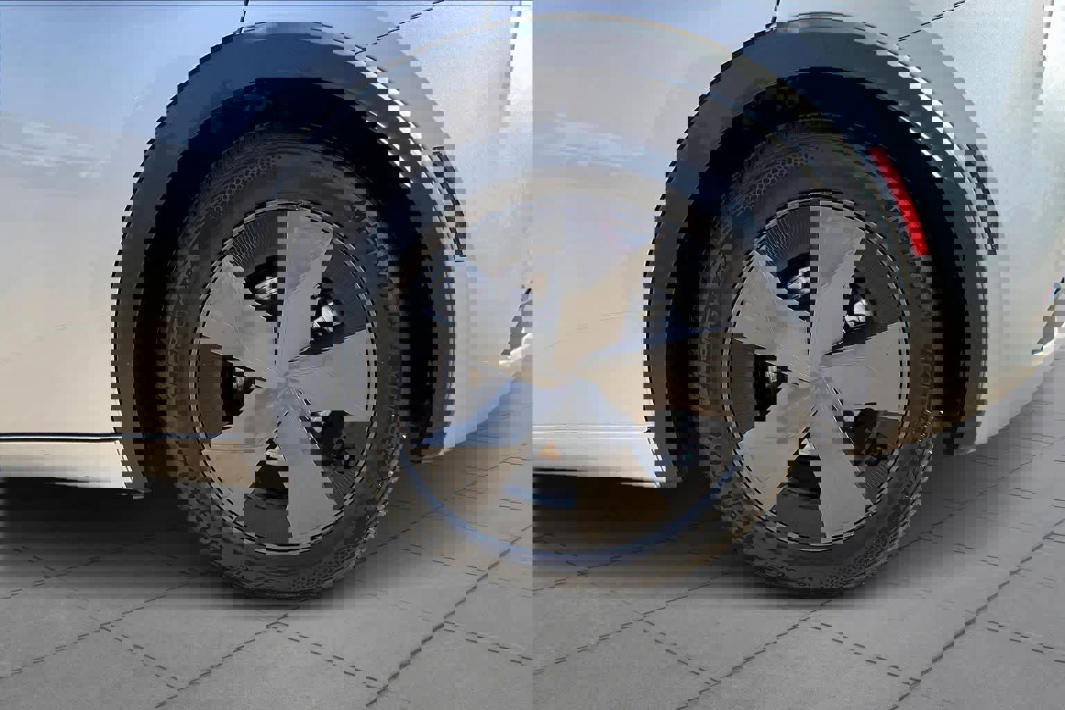 Used 2024 Toyota Prius XLE image 20