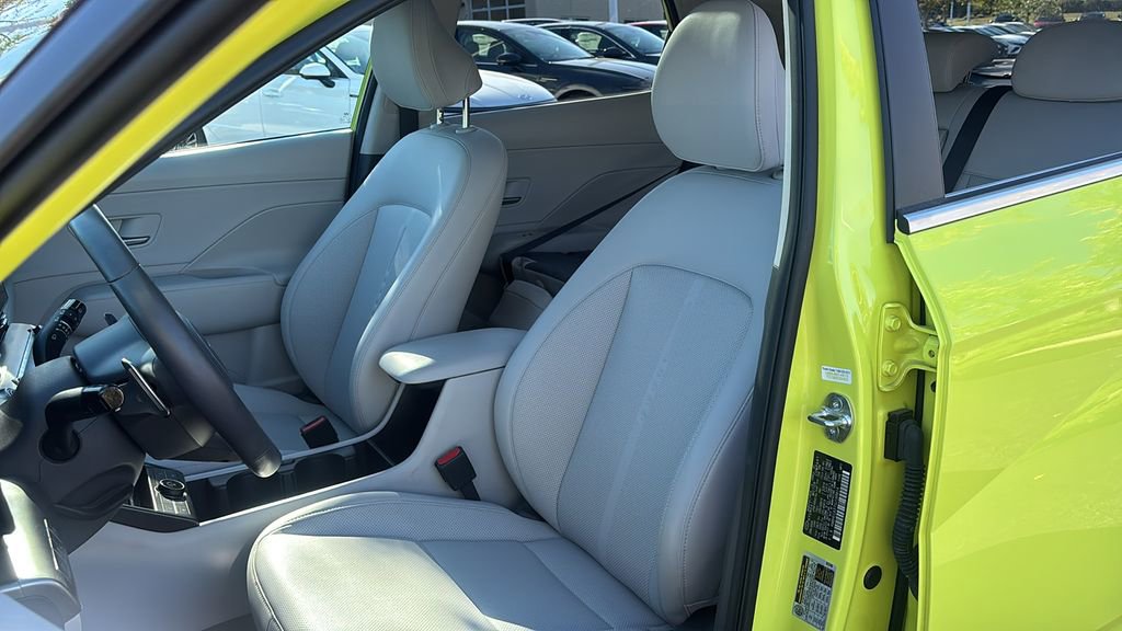 Used 2025 Hyundai Kona Limited image 10