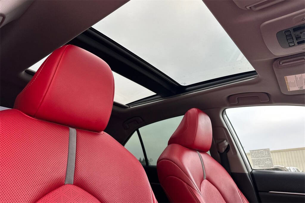 Used 2023 Toyota Camry XSE w/ Navigation Package image 16