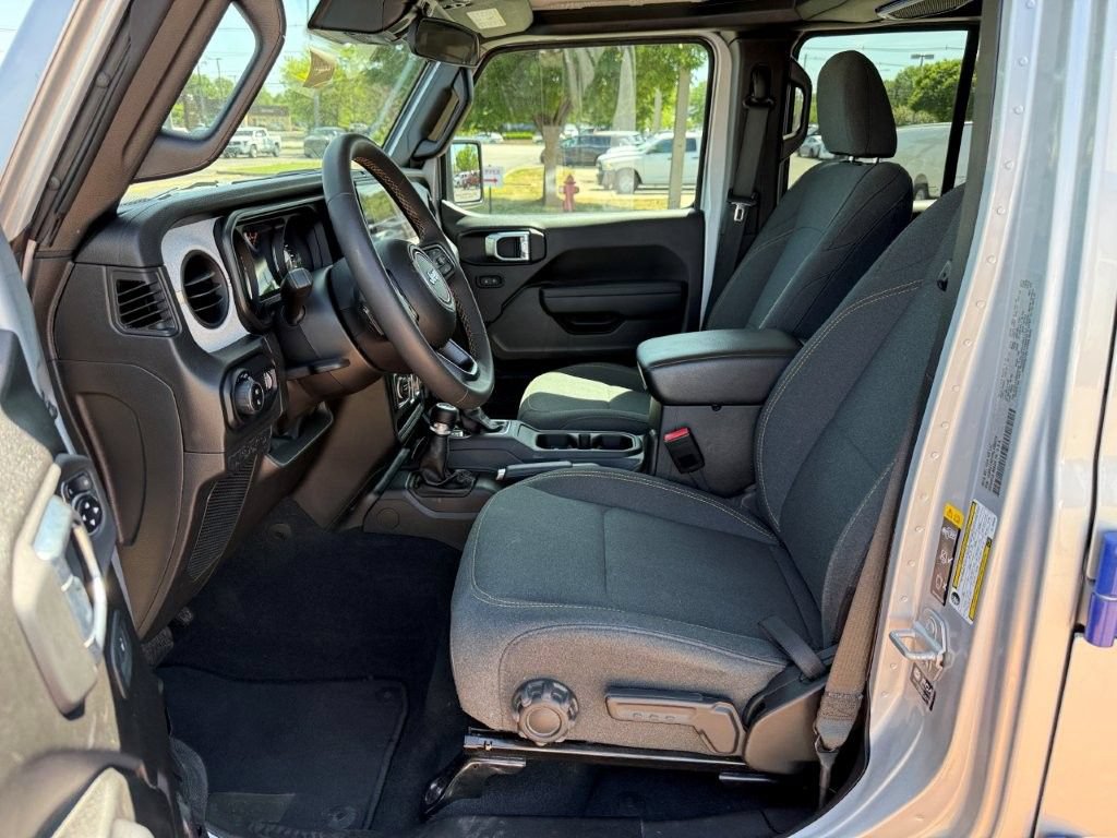 Used 2024 Jeep Gladiator Sport AWD/4WD image 12
