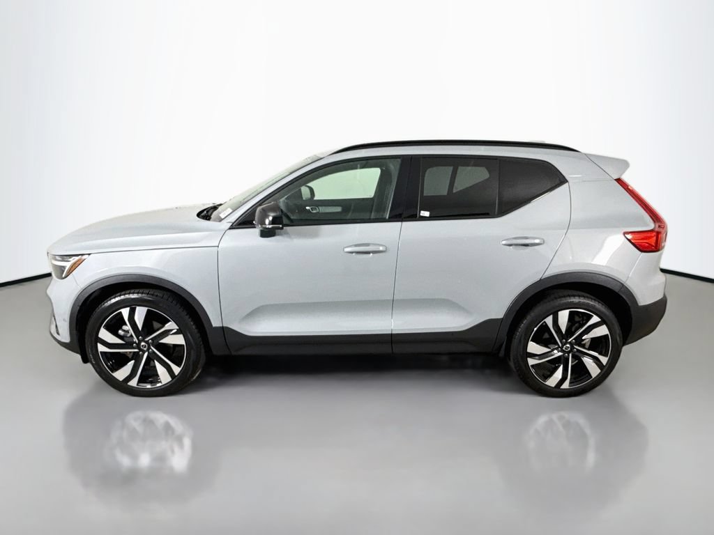 Used 2025 Volvo XC40 B5 Ultra AWD/4WD image 4