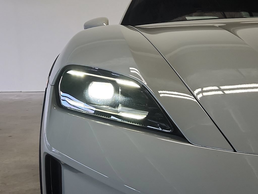 New 2026 Porsche Taycan 4S AWD/4WD image 9