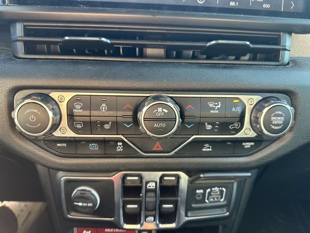 Used 2024 Jeep Wrangler Unlimited AWD/4WD image 18