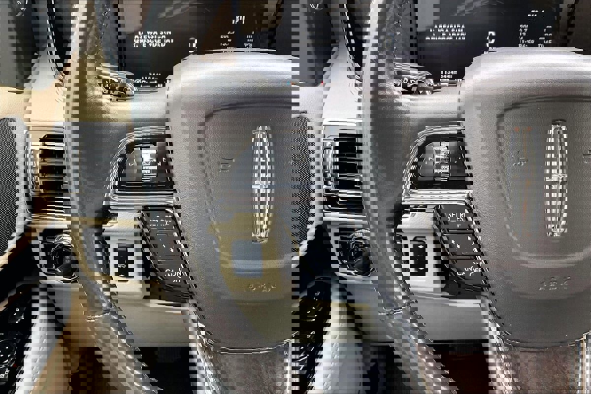 Used 2020 Lincoln Navigator Reserve image 18