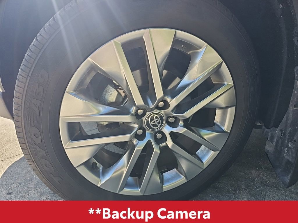 Used 2025 Toyota RAV4 XLE Premium FWD image 4