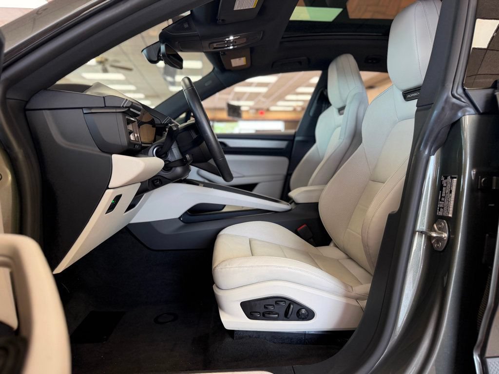 Used 2024 Porsche Macan 4 Electric AWD/4WD image 17