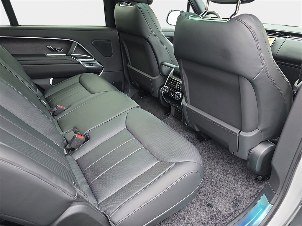 New 2025 Land Rover Range Rover Long Wheelbase SE image 11