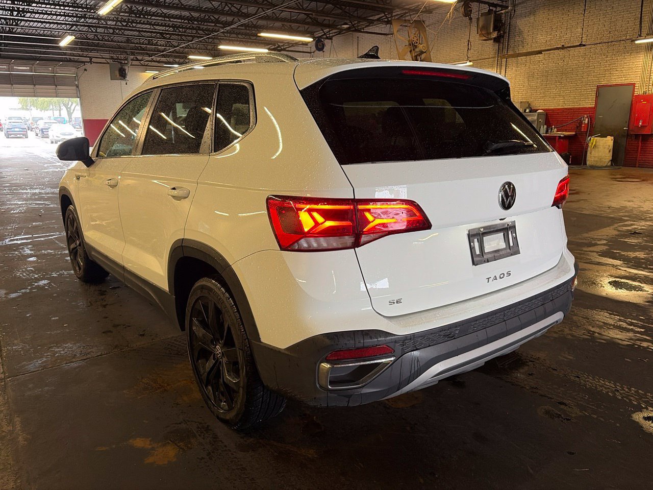Used 2024 Volkswagen Taos SE FWD image 6