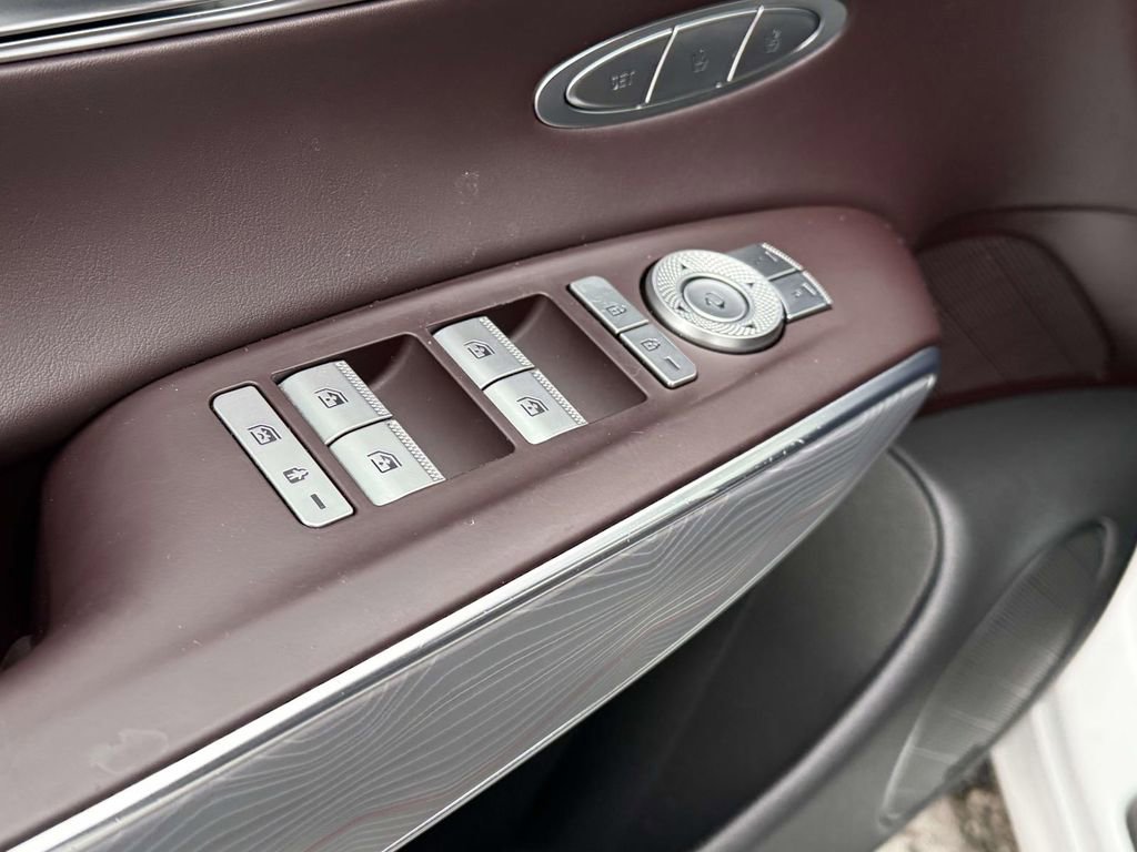 Certified 2023 Genesis GV70 2.5T w/ Advanced Package image 15