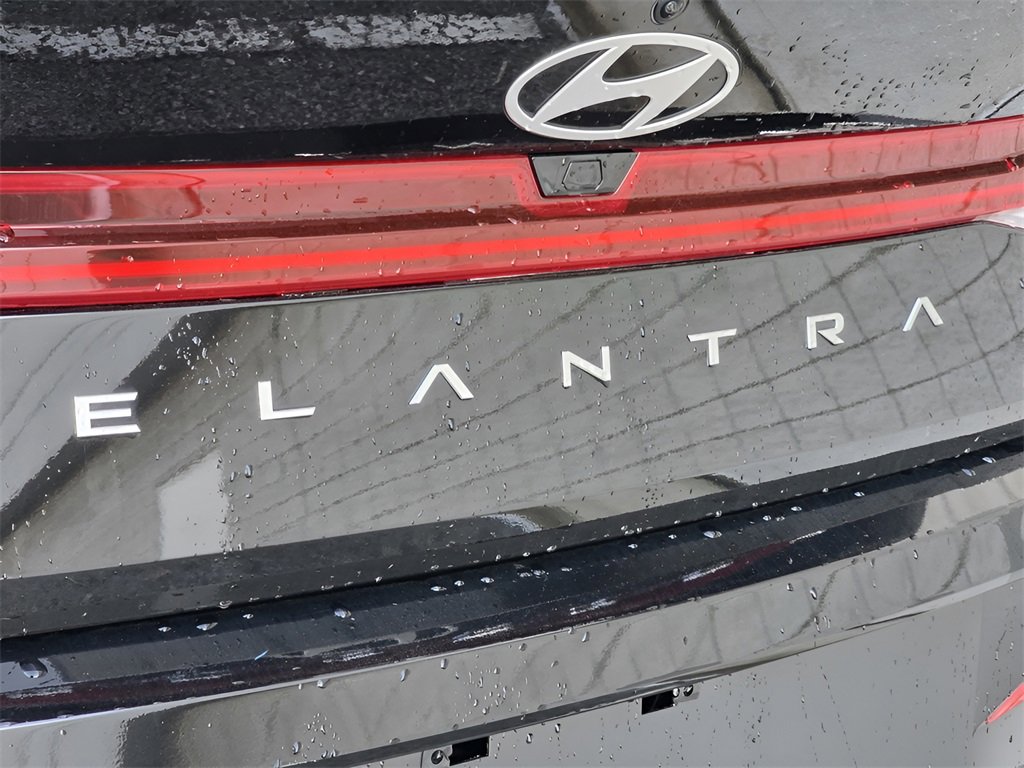 Certified 2025 Hyundai Elantra Limited image 13