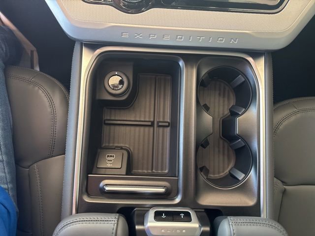 New 2026 Ford Expedition Active image 13