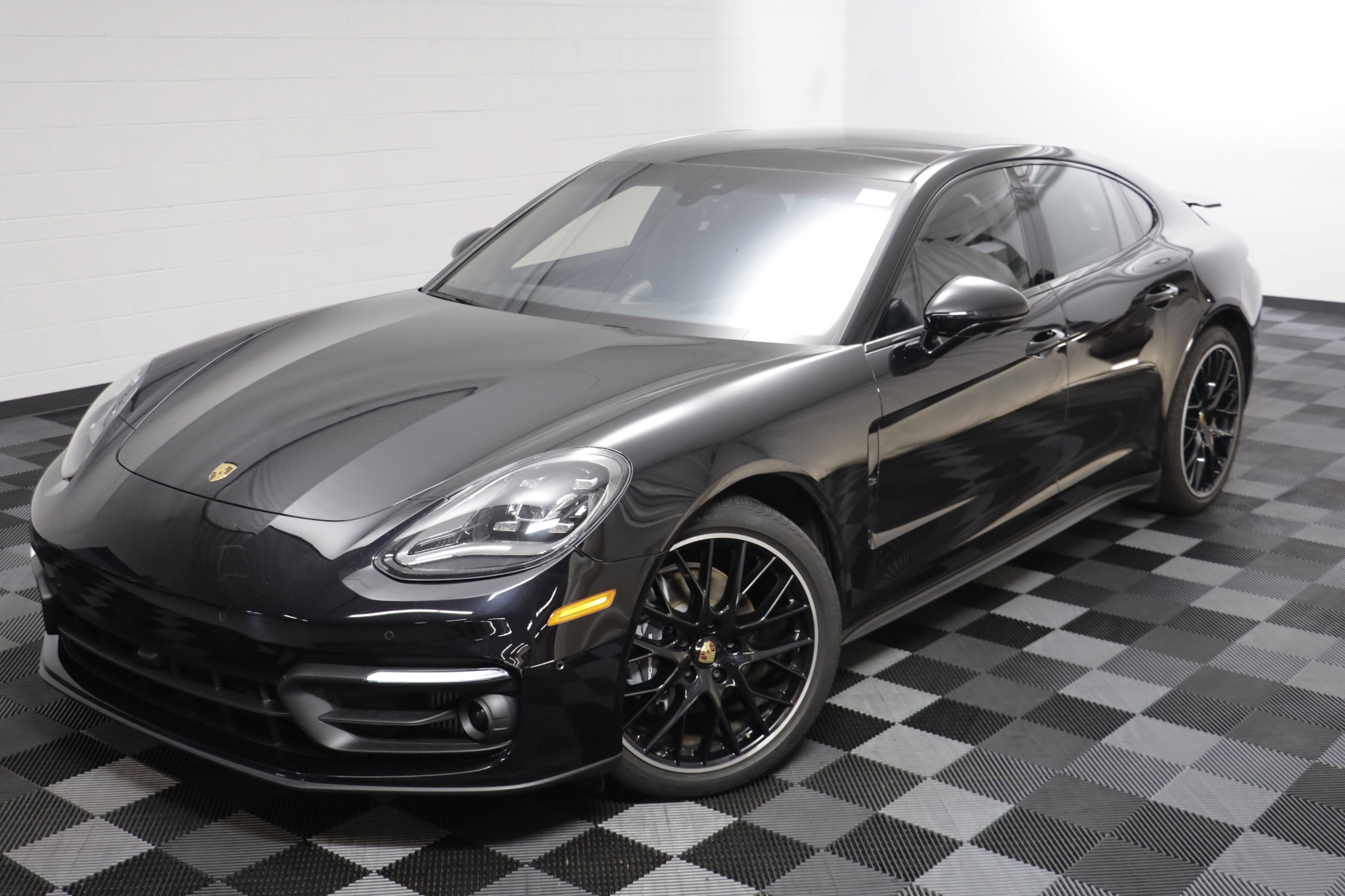 Used 2023 Porsche Panamera Platinum Edition RWD image 2
