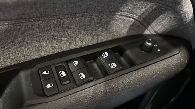 Used 2024 Jeep Compass Latitude image 16