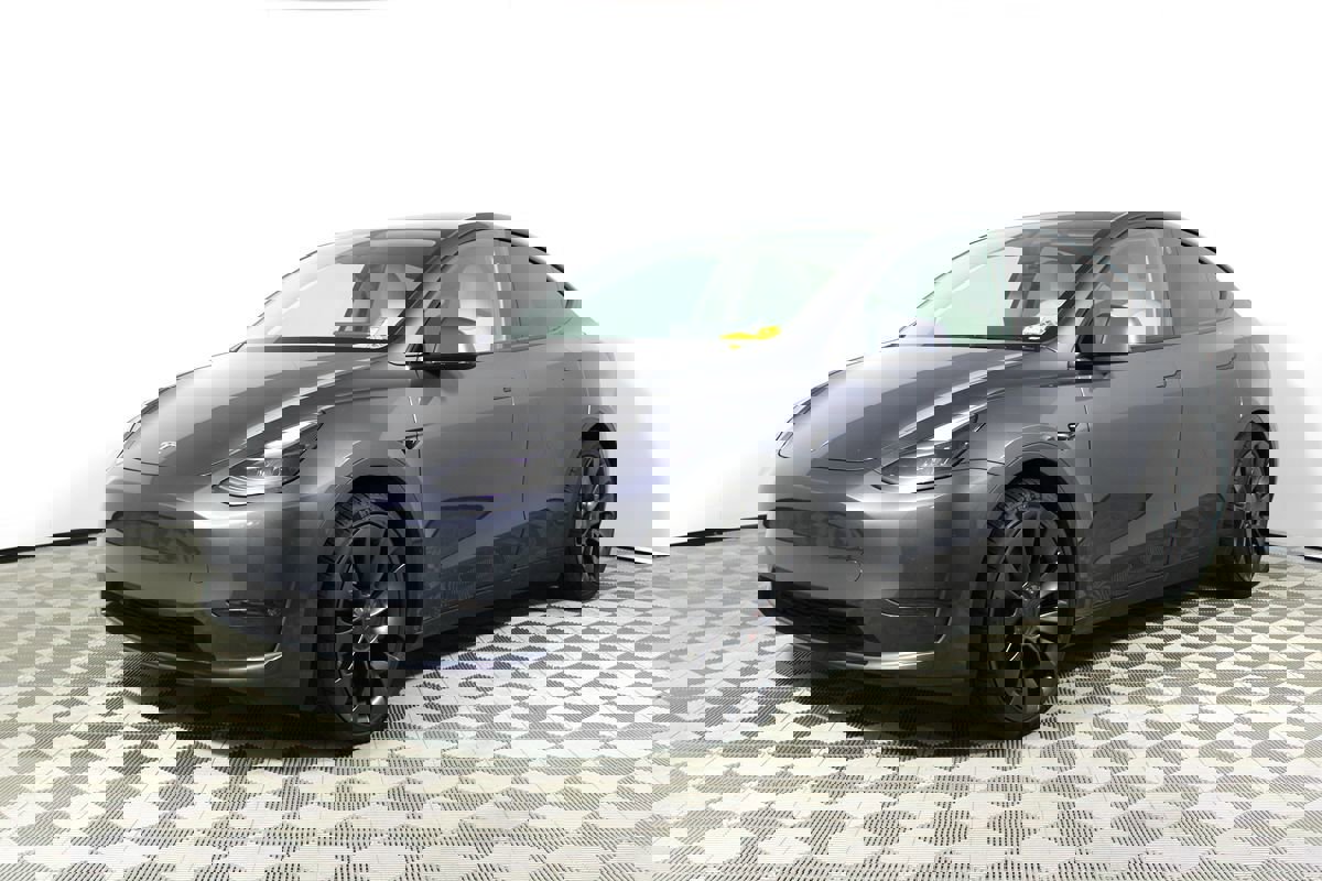 Used 2023 Tesla Model Y Performance image 3