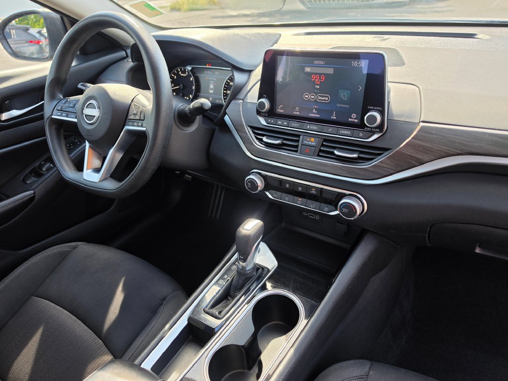 Used 2024 Nissan Altima 2.5 SV FWD image 10
