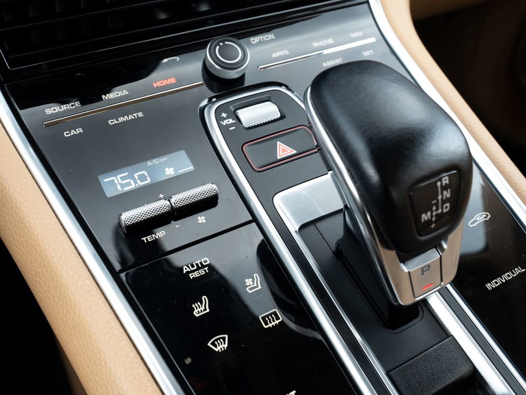 Used 2018 Porsche Panamera 4 image 31