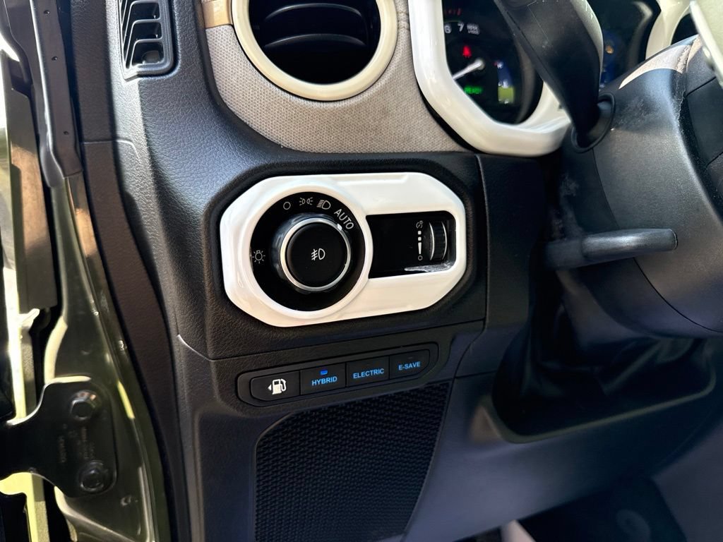 Used 2024 Jeep Wrangler Unlimited w/ Convenience Group AWD/4WD image 14