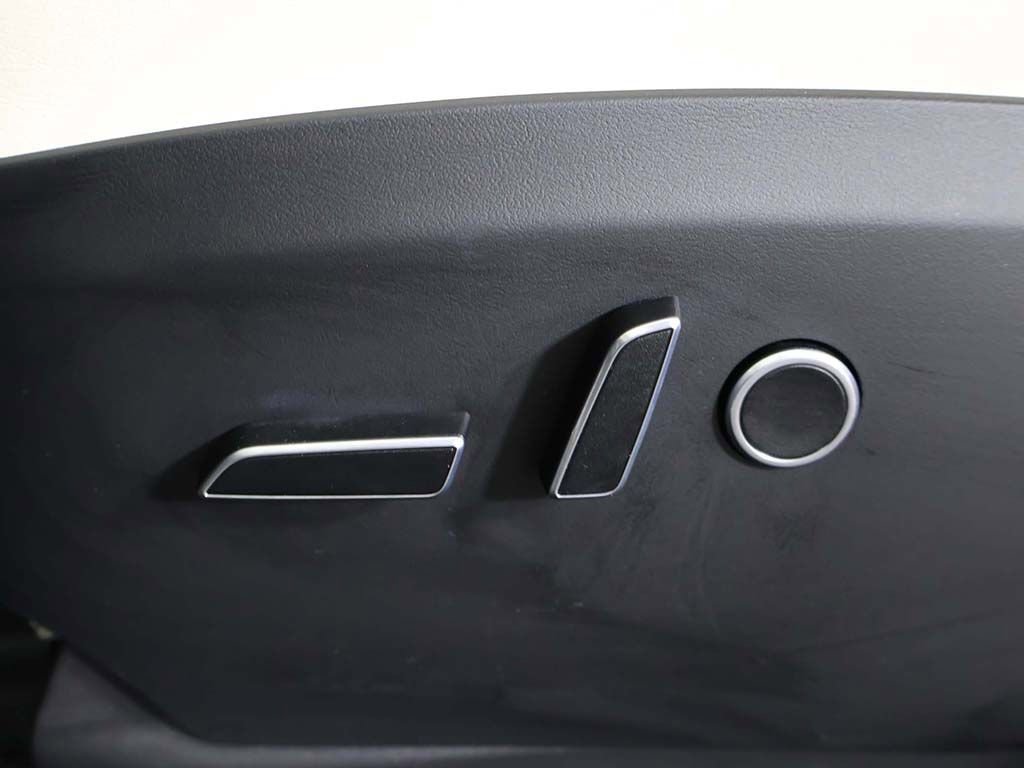 Used 2022 Tesla Model X Plaid image 32