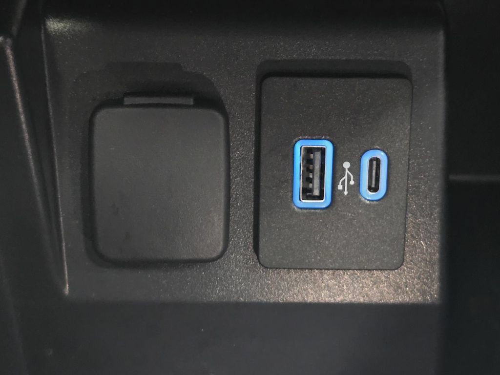 Used 2021 Ford Explorer XLT w/ Equipment Group 202A RWD image 23