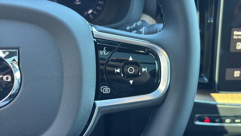 New 2027 Volvo XC60 B5 Plus AWD/4WD image 18