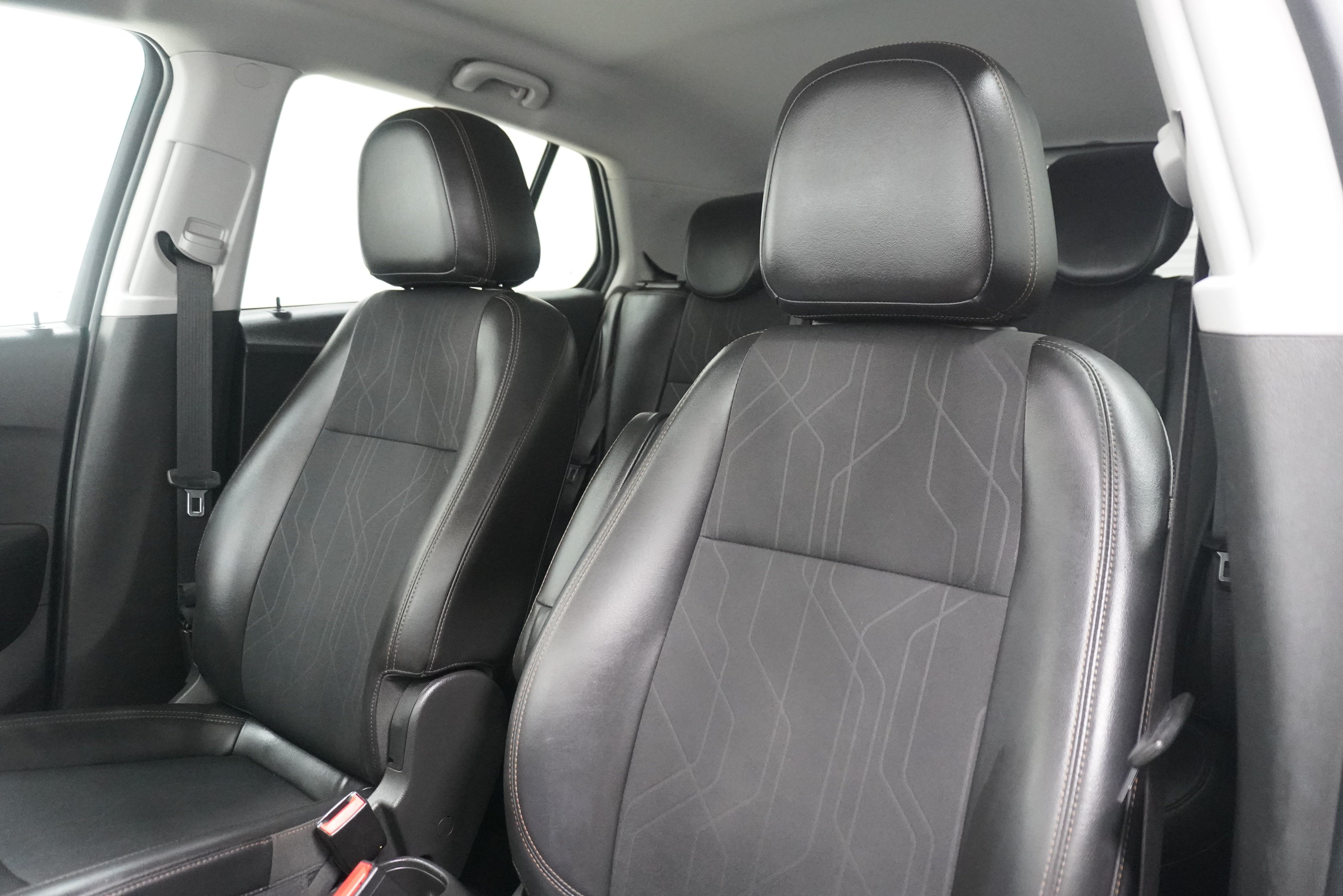 Used 2019 Chevrolet Trax LT w/ LT Convenience Package FWD image 11