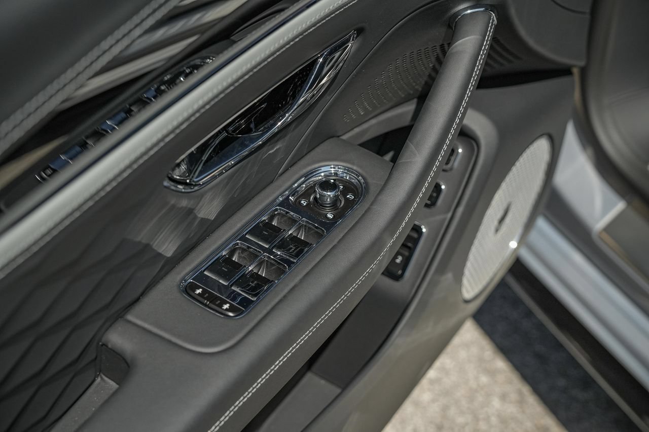 Certified 2025 Bentley Flying Spur Plug-In Hybrid AWD/4WD image 35