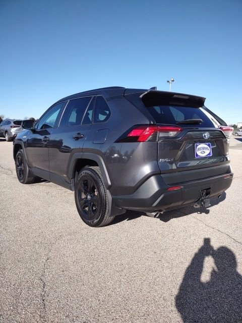 Used 2019 Toyota RAV4 LE image 3