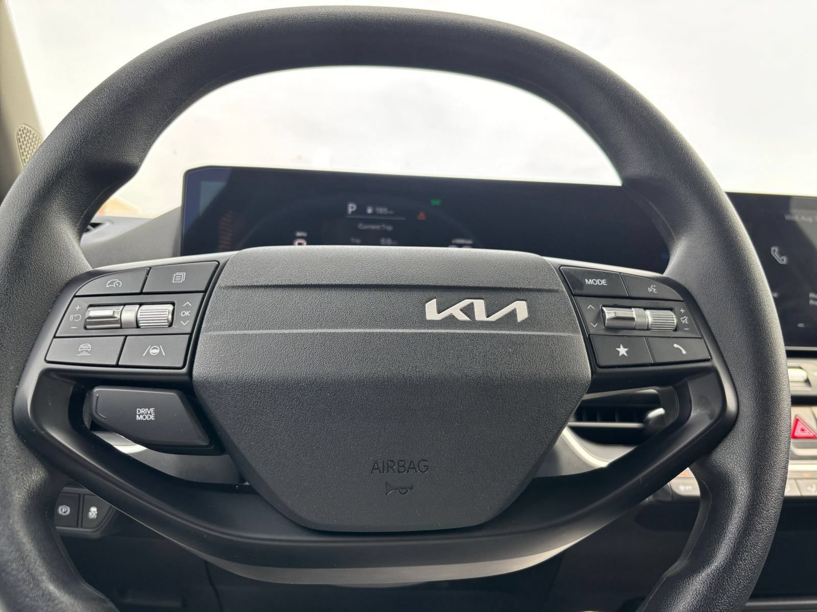 Used 2025 Kia K4 FWD image 25