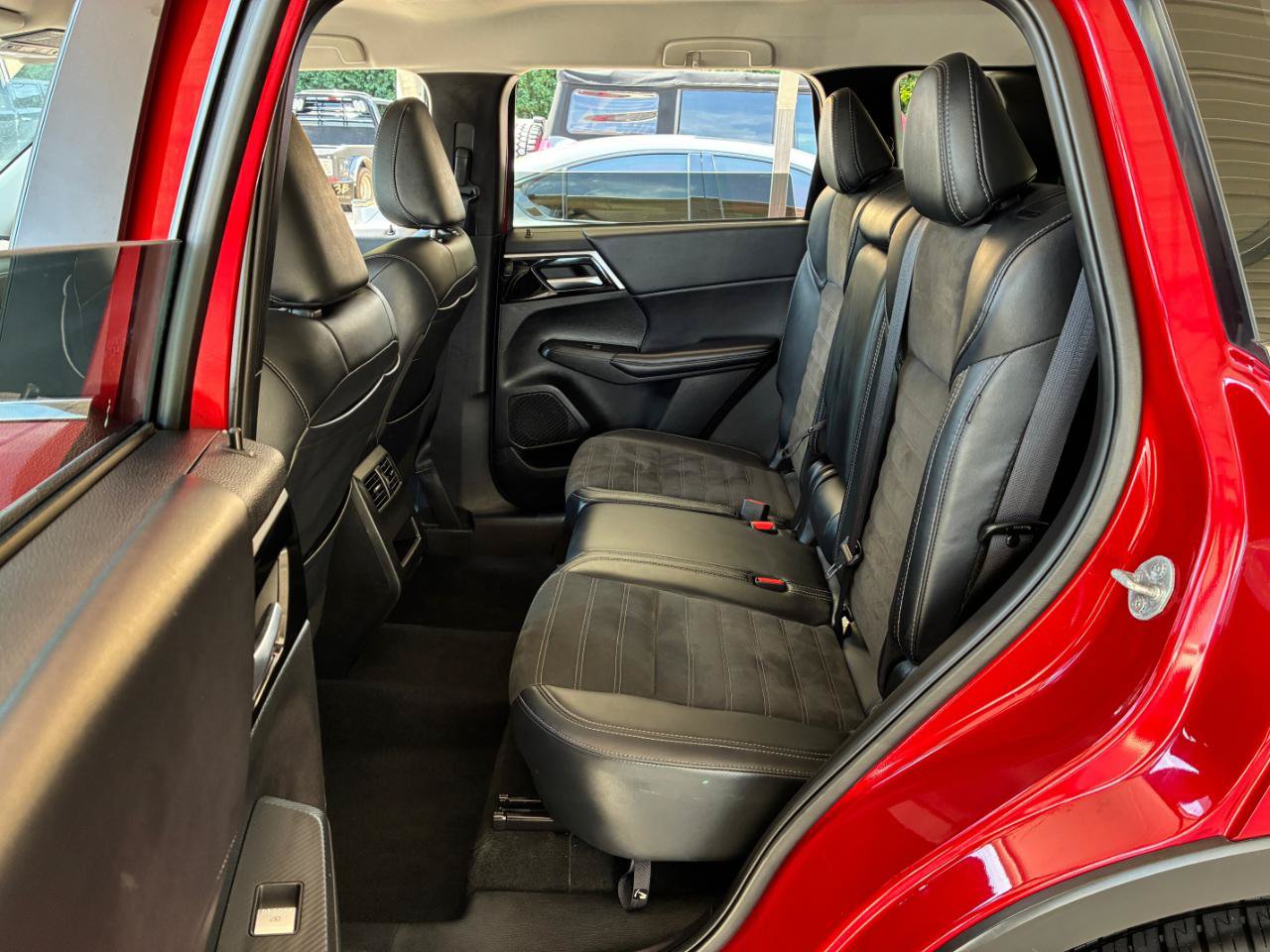 Used 2024 Mitsubishi Outlander SE FWD image 28