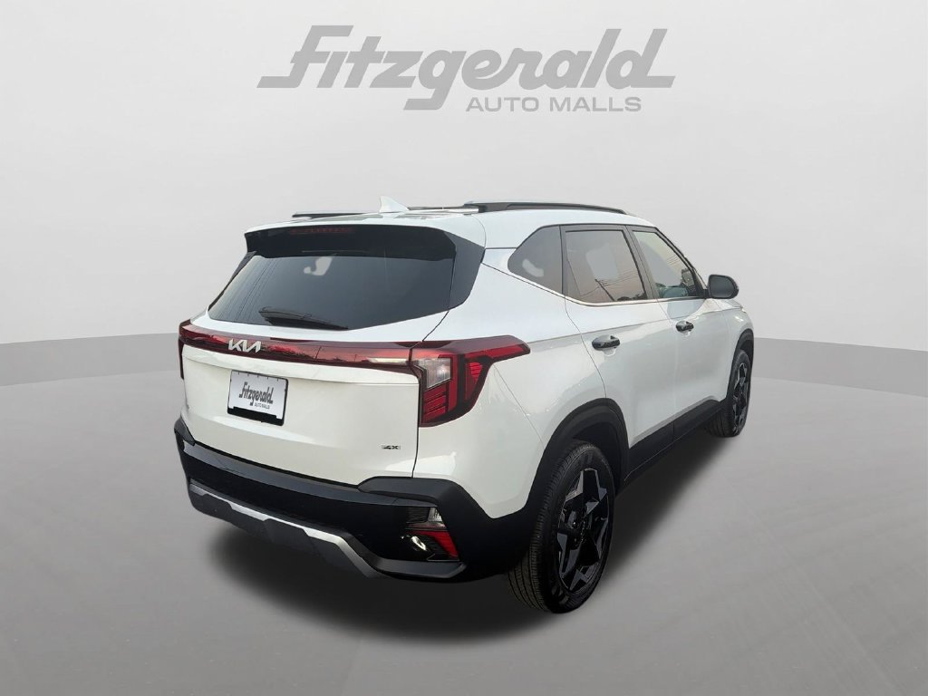 Used 2024 Kia Seltos EX AWD/4WD image 16