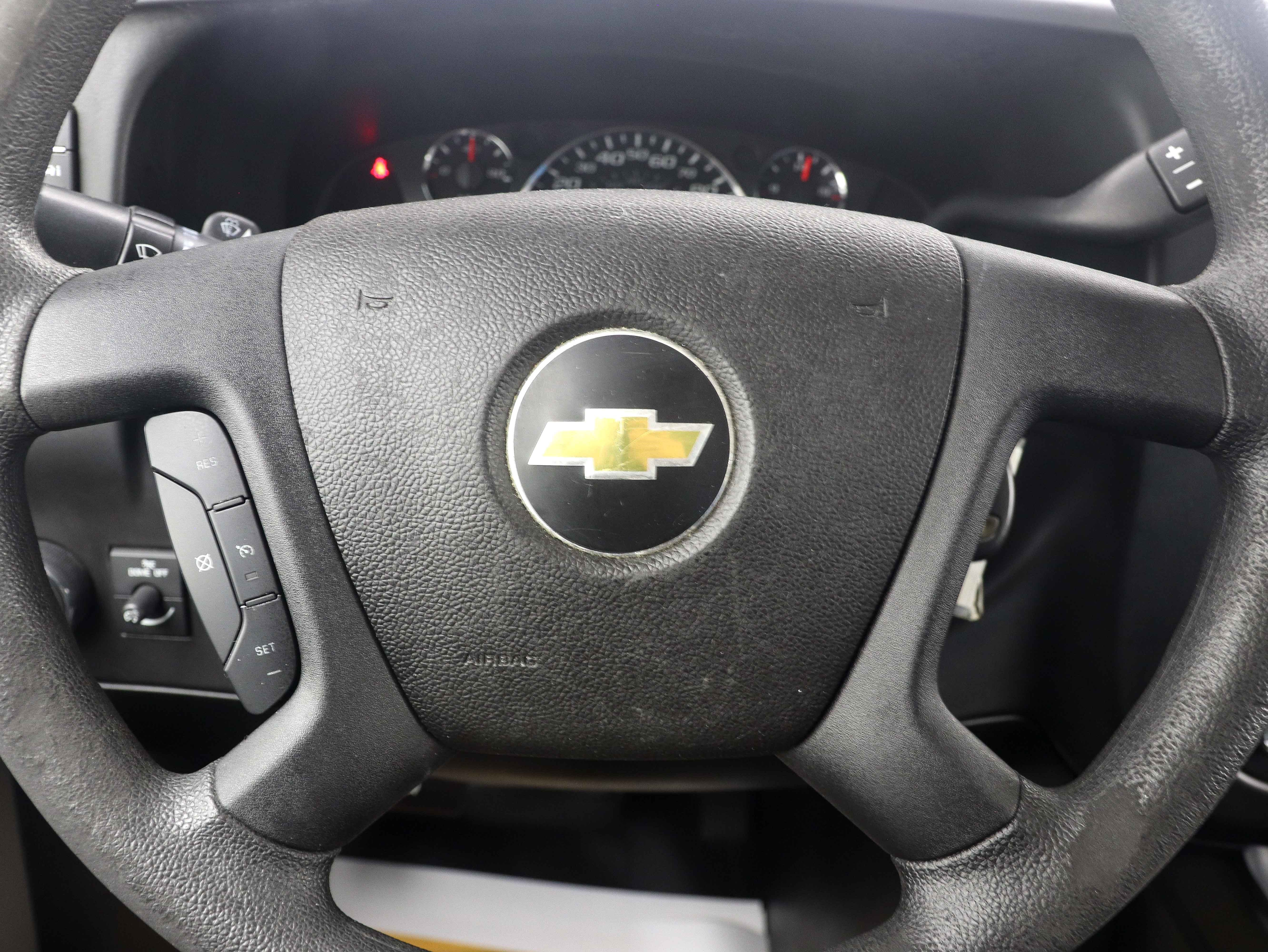 Used 2017 Chevrolet Express 2500 Extended RWD image 25