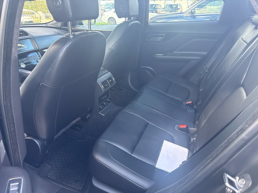 Used 2020 Jaguar F-PACE Premium AWD/4WD image 13