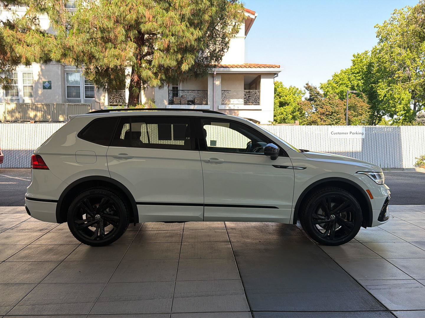 Certified 2023 Volkswagen Tiguan SE R-Line FWD image 6