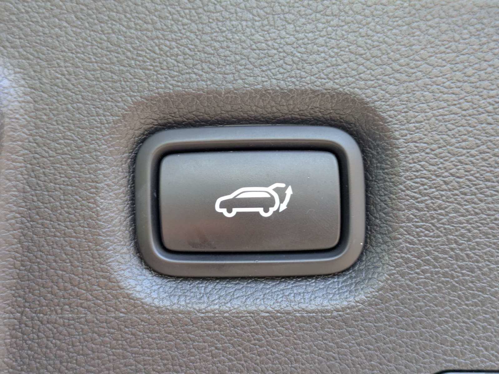 Used 2022 Hyundai Santa Fe Limited FWD image 11