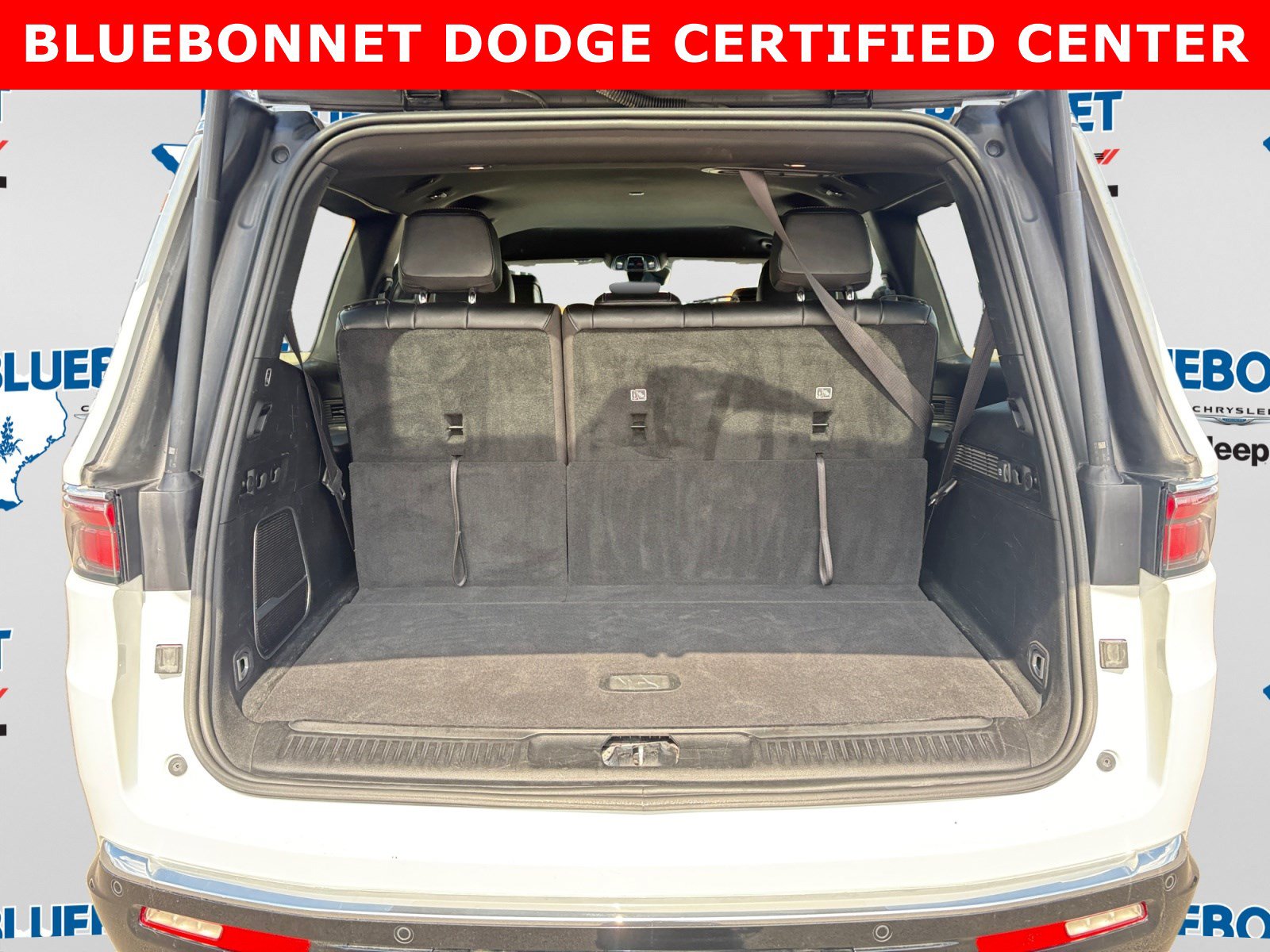 Used 2024 Jeep Wagoneer Series II w/ Flexible Seating Group RWD image 22