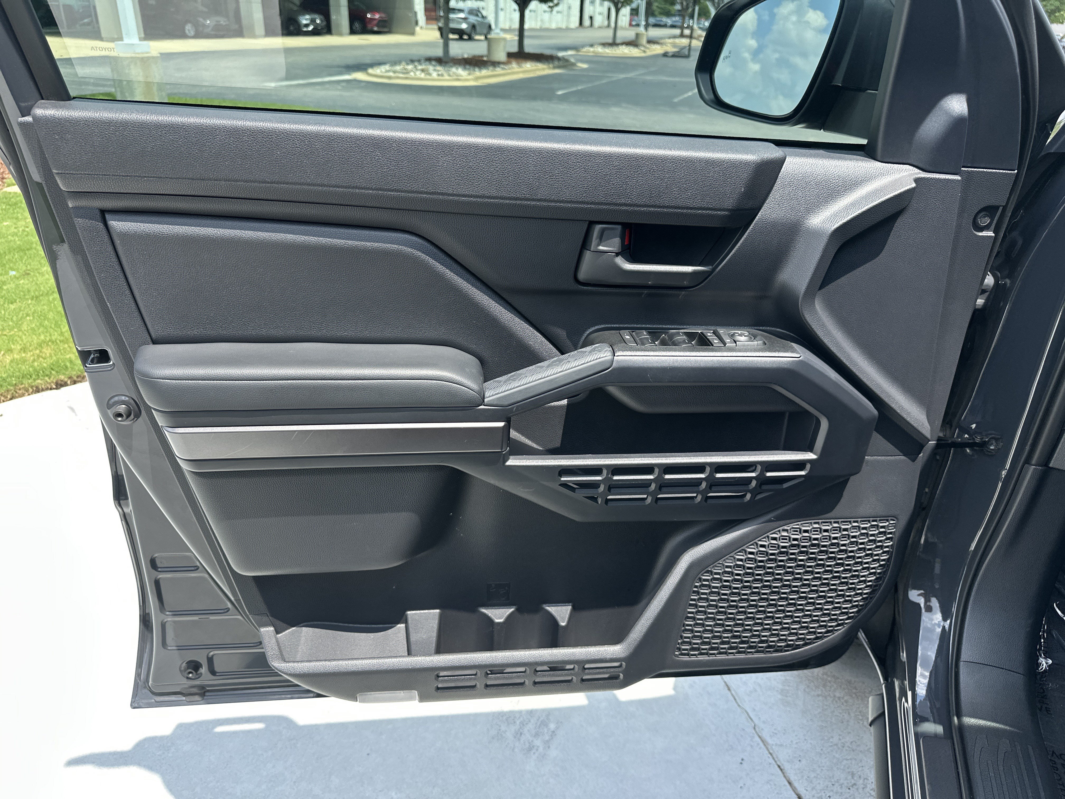 Certified 2025 Toyota 4Runner SR5 AWD/4WD image 14