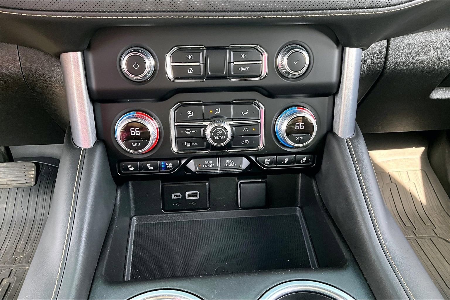 Used 2023 GMC Yukon SLT w/ SLT Luxury Package image 22