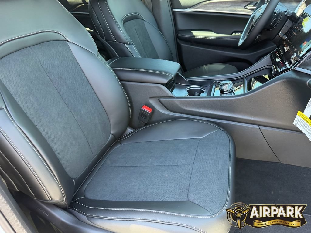New 2026 Jeep Grand Cherokee Altitude RWD image 11