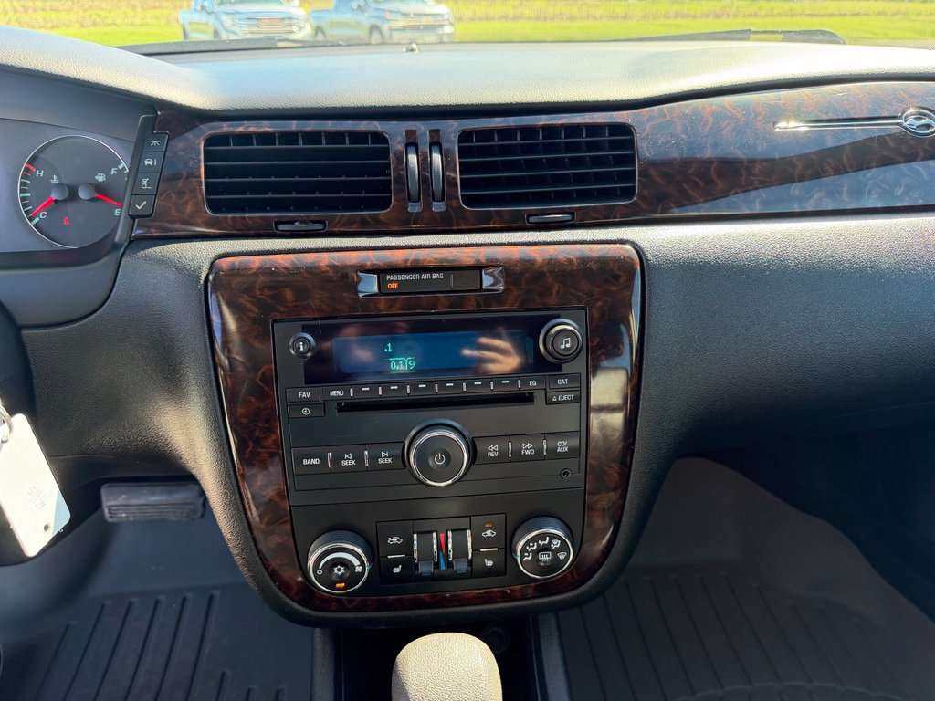 Used 2015 Chevrolet Impala LTZ FWD image 17