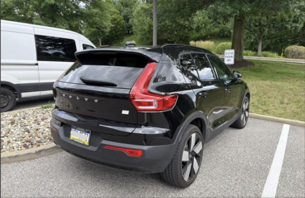 Used 2023 Volvo XC40 Recharge Ultimate w/ Protection Package Premier AWD/4WD image 3