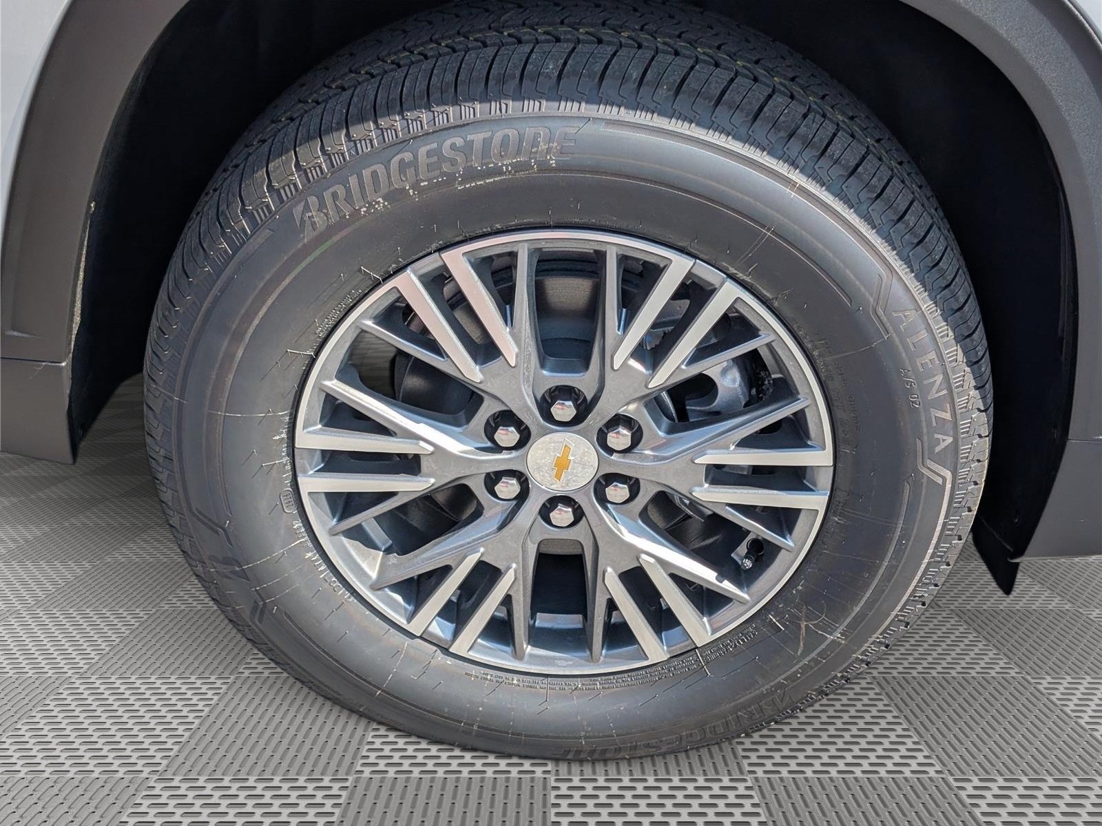 New 2027 Chevrolet Traverse LT w/ Driver Confidence Package FWD image 6