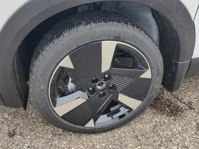 New 2026 Nissan Kicks SR image 9